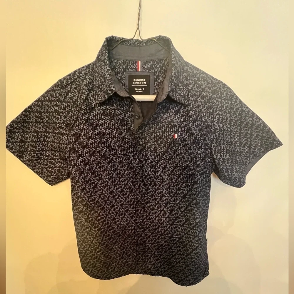 SUNRISE KINGDOM BOYS SMALL (SIZE 8) LINED SHIRT. NAVY BLUE